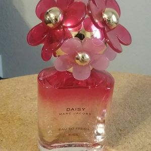 Marc Jacobs Eau So Fresh kiss